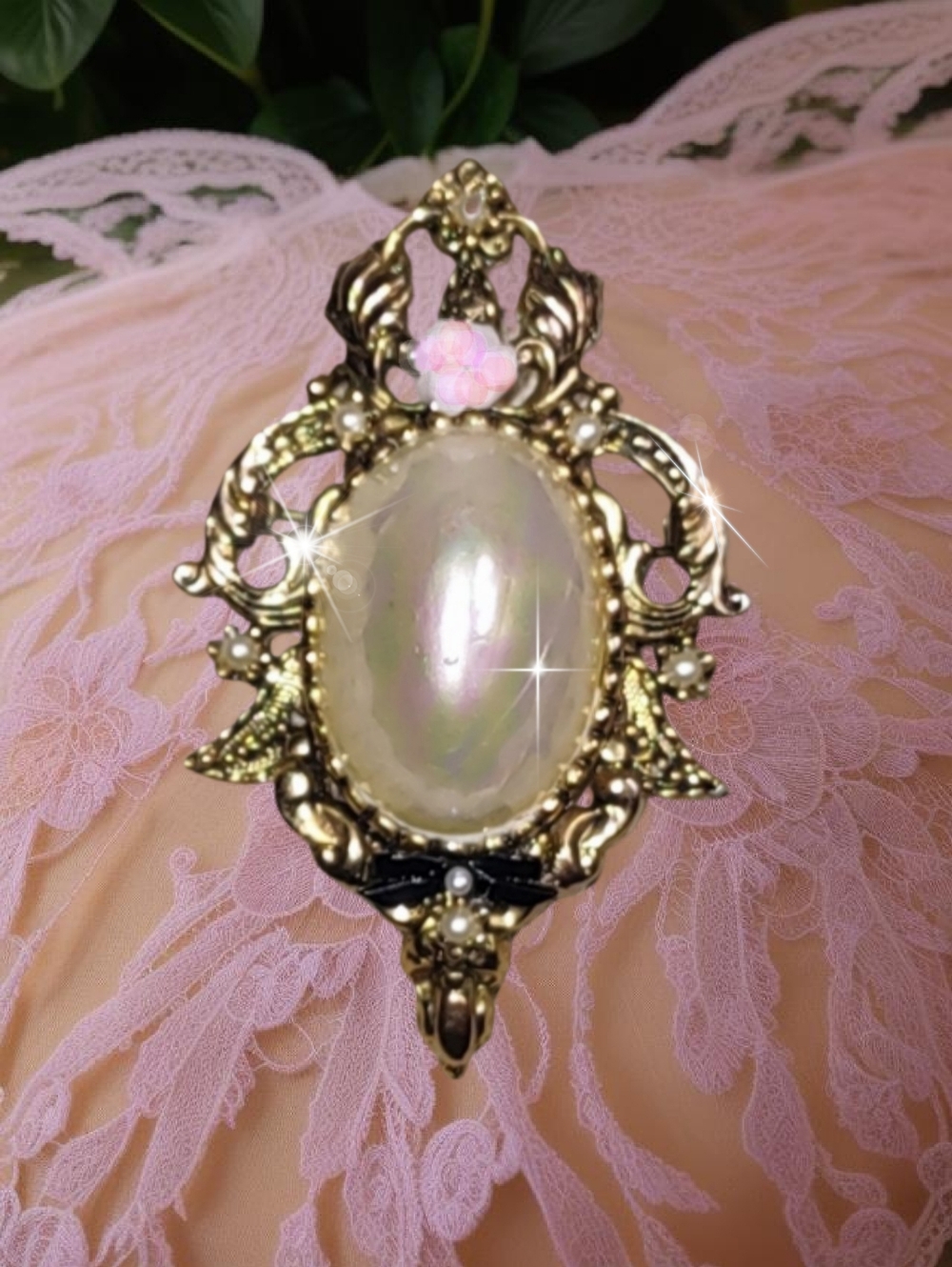 Antique Gold Detailed Brooch Pearl with Acrylic Flower & Black Bow
